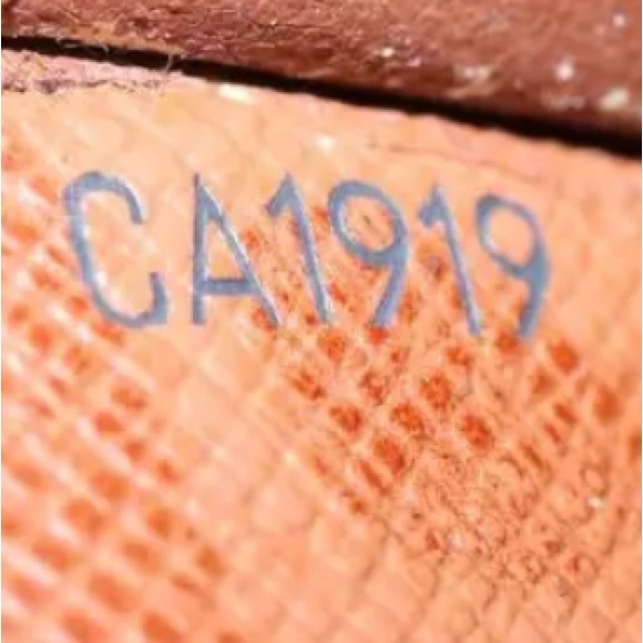 Louis Vuitton Monogram Brown Agenda - Picture 6 of 7